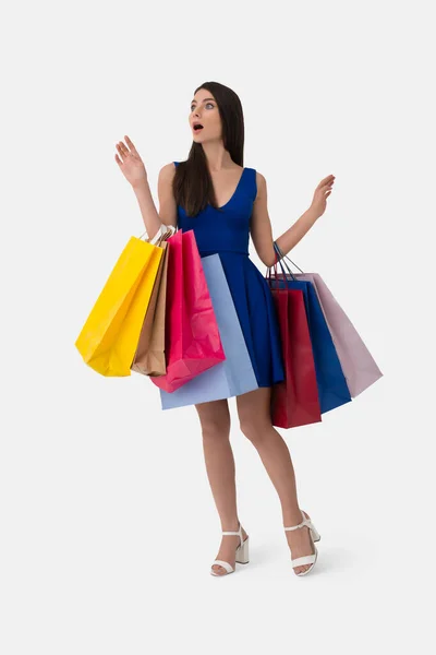 Kvinna Med Överraskade Uttryck Och Shoppingväskor — Stockfoto