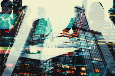 İş adamları ofiste birlikte çalışırlar. Çift pozlama efektleri