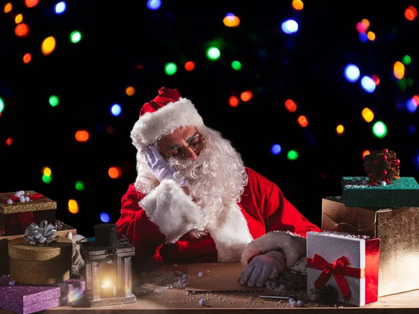 Уставший Санта Клаус Спит Переутомления Рождество — стоковое фото