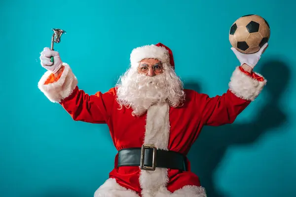 Santa Claus Siap Untuk Melihat Pertandingan Sepak Bola — Stok Foto