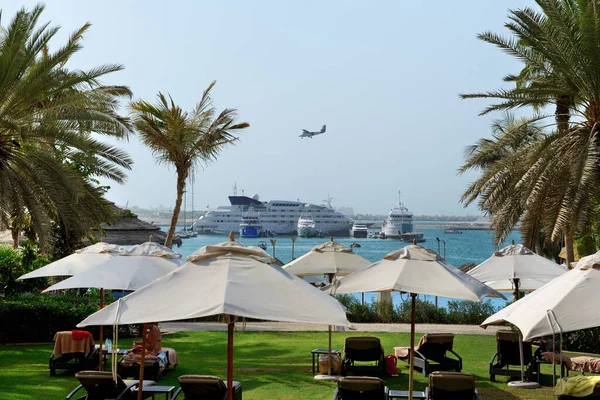 Dubai Uae September Landing Skydive Airplane Luxury Yachts September 2013 — Stock Photo, Image