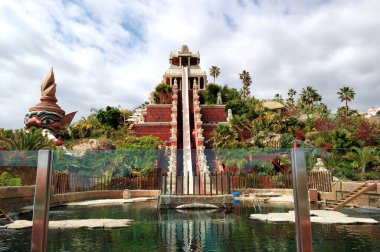 TENERİFE ADASI - 22 Mayıs 2011 'de İspanya' nın Tenerife kentindeki Siam su parkındaki Güç Kulesi. 