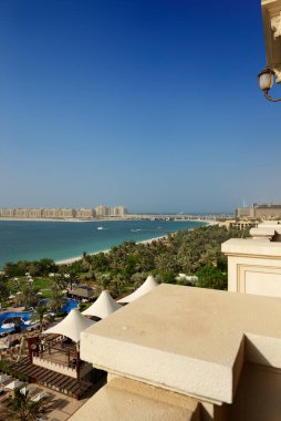 Jumeirah Palm 'ın insan yapımı Dubai, BAE' deki sahili.