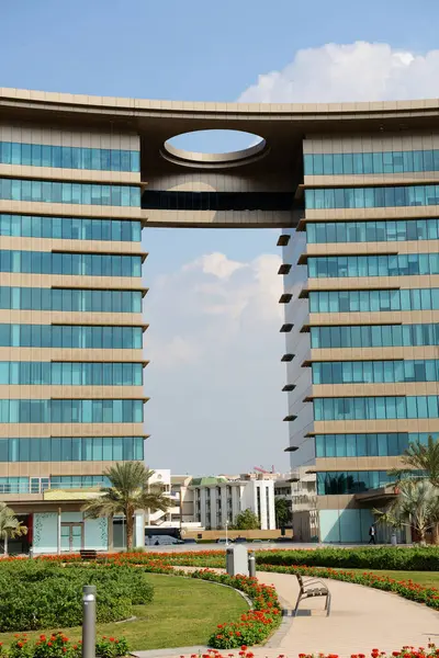 DUBAI, BAE - 16 Kasım 2019 'da Al Hudaiba Ödülleri Binası' nın manzarası