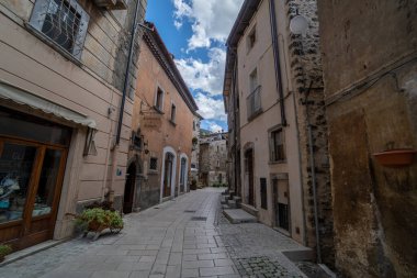 Abruzzo yaz turnesinde İtalya mirası turizmi
