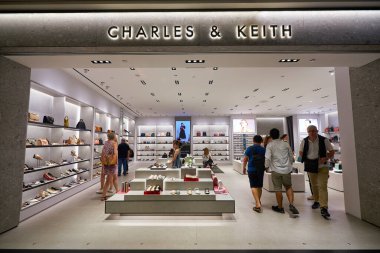 SINGAPORE - CIRCA JANUARY, 2020: Singapur 'daki Charles ve Keith mağazasına giriş