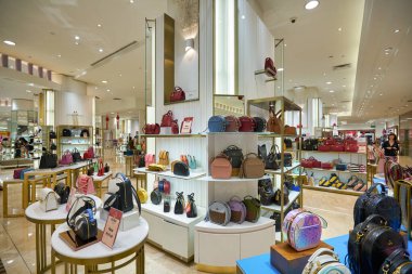 SINGAPORE - CIRCA JANUARY, 2020: Singapur 'daki Takashimaya mağazasının iç çekimleri.