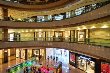 SINGAPORE - CIRCA JANUARY, 2020: Nge Ann City alışveriş merkezinin içi.