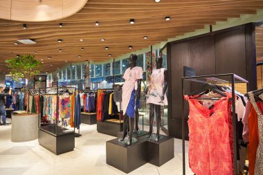 SINGAPORE - CIRCA JANUARY, 2020: Singapur 'daki Tasarım Bahçesi mağazasının iç çekimleri.