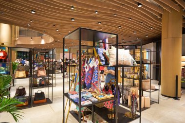 SINGAPORE - CIRCA JANUARY, 2020: Singapur 'daki Tasarım Bahçesi mağazasının iç çekimleri.