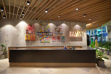 SINGAPORE - CIRCA JANUARY, 2020: Singapur 'daki Tasarım Bahçesi mağazasının iç çekimleri.