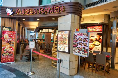 SINGAPORE - CIRCA JANUARY, 2020: Malay Caddesi 'ndeki Ajisen Ramen' in girişi. Ajisen Ramen, Japon ramen çorbası satan Japon fast food restoranları zinciri..