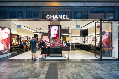 SINGAPORE - 20 HAZİRAN 2020: Marina Körfezi Sands 'deki Shoppes mağazasında Chanel mağazası.