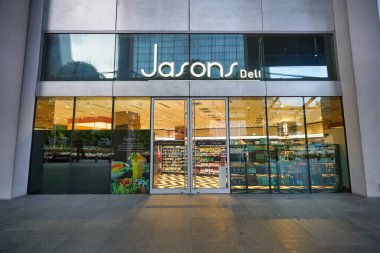 SINGAPORE - 20 HAZİRAN 2020: Marina Bay Sands 'deki Jasons Deli' nin girişi. Jasons Deli bir süpermarket ve şarküteri..