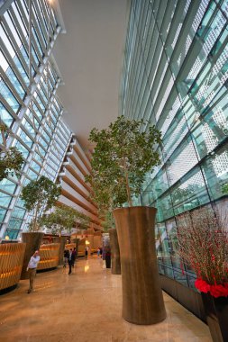 SINGAPORE - 20 HAZİRAN 2020: Singapur 'daki Marina Körfezi Kumları' nın iç çekimi.