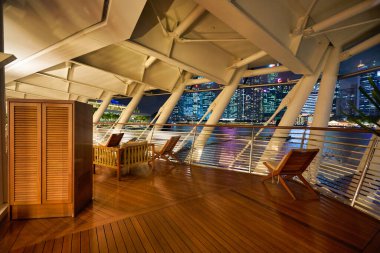 ŞARKI - 20 HAZİRAN 2020: Marina Körfezi Kum Dükkanındaki Louis Vuitton Adası Maison 'dan