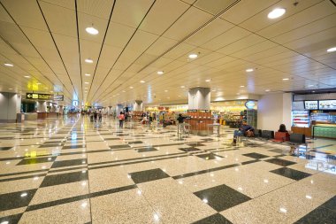 SINGAPORE - CIRCA JANUARY, 2020: Singapur Changi Havaalanı 'nın içi. Changi Havaalanı Singapur 'a hizmet veren büyük bir sivil havaalanıdır..