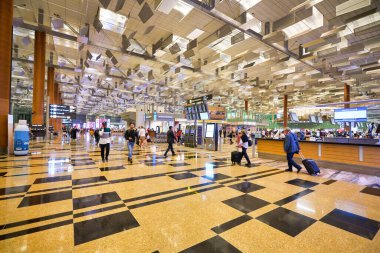 SINGAPORE - CIRCA JANUARY, 2020: Terminal 3 'ün iç çekimi, Singapur Changi Havaalanı. Changi Havaalanı Singapur 'a hizmet veren büyük bir sivil havaalanıdır..