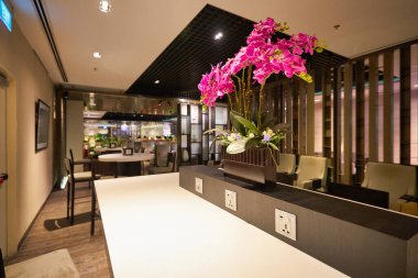 SINGAPORE - CIRCA JANUARY, 2020: Singapur Changi Havaalanı 'ndaki Dnata Lounge' un iç çekimi.