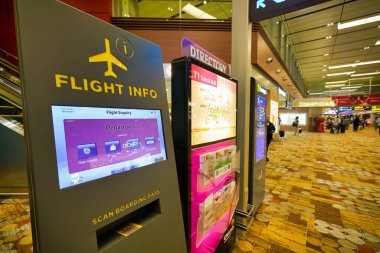 SINGAPORE - CIRCA JANUARY, 2020: Singapur Changi Havaalanı 'nın içi. Changi Havaalanı Singapur 'a hizmet veren büyük bir sivil havaalanıdır..