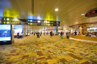 SINGAPORE - CIRCA JANUARY, 2020: Singapur Changi Havaalanı 'nın içi. Changi Havaalanı Singapur 'a hizmet veren büyük bir sivil havaalanıdır..