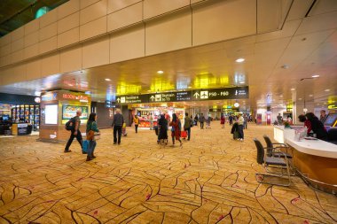 SINGAPORE - CIRCA JANUARY, 2020: Singapur Changi Havaalanı 'nın içi. Changi Havaalanı Singapur 'a hizmet veren büyük bir sivil havaalanıdır..