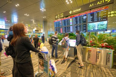 SINGAPORE - CIRCA JANUARY, 2020: Singapur Changi Havaalanı 'nın içi. Changi Havaalanı Singapur 'a hizmet veren büyük bir sivil havaalanıdır..