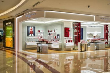 KUALA LUMPUR, MALAYSIA - CIRCA JANUARY, 2020: Hristiyan Dior kokuları Kuala Lumpur 'daki Suria KLCC alışveriş merkezinde sergileniyor.