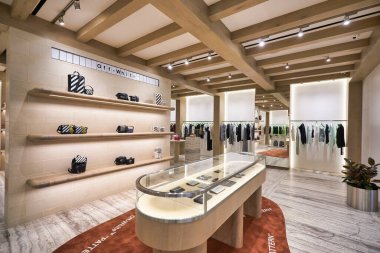 KUALA LUMPUR, MALAYSIA - CIRCA JANUARY, 2020: çantalar Kuala Lumpur 'daki Suria KLCC alışveriş merkezinde açık.