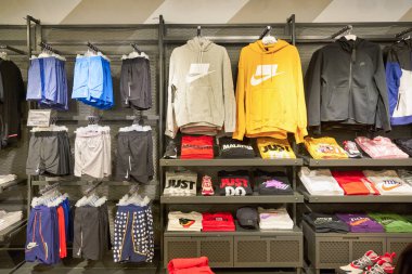 KUALA LUMPUR, MALAYSIA - CIRCA JANUARY, 2020: Nike mağazasının Kuala Lumpur 'daki Suria KLCC alışveriş merkezindeki iç çekimi.