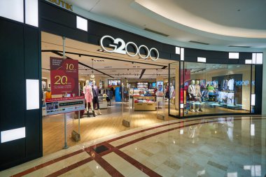 KUALA LUMPUR, MALAYSIA - CIRCA JANUARY, 2020: Kuala Lumpur 'daki Suria KLCC alışveriş merkezinde G2000 giyim mağazası.