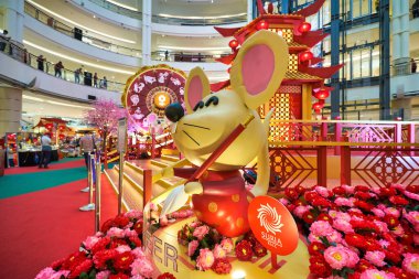 KUALA LUMPUR, MALAYSIA - CIRCA JANUARY, 2020: Kuala Lumpur 'daki Suria KLCC alışveriş merkezinde görülen Çin Yeni Yıl dekorasyonları.