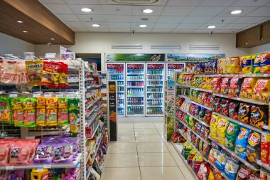 KUALA LUMPUR, MALAYSIA - CIRCA JANUARY, 2020: Kuala Lumpur 'daki Family ilyMart bakkalının içi