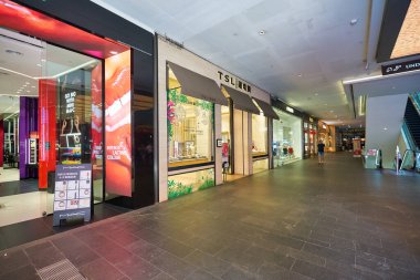 KUALA LUMPUR, MALAYSIA - CIRCA JANUARY, 2020: Pavilion Kuala Lumpur alışveriş merkezinin iç çekimi.