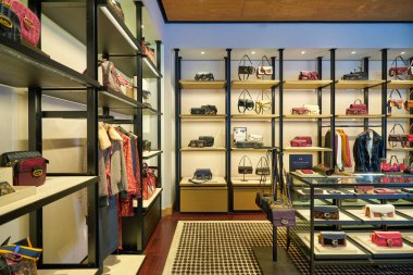 KUALA LUMPUR, MALAYSIA - CIRCA JANUARY, 2020: Pavilion Kuala Lumpur alışveriş merkezindeki koç mağazasının içi.