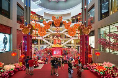 KUALA LUMPUR, MALAYSIA - CIRCA JANUARY, 2020: Pavilion Kuala Lumpur alışveriş merkezinin iç çekimi.