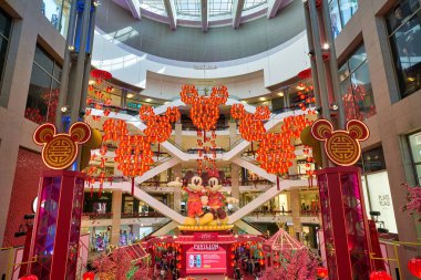 KUALA LUMPUR, MALAYSIA - CIRCA JANUARY, 2020: Pavilion Kuala Lumpur alışveriş merkezinin iç çekimi.