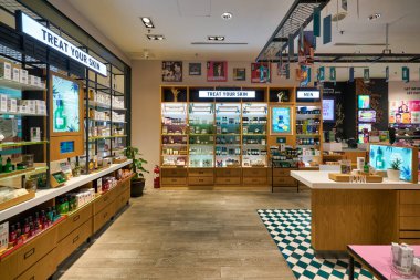 KUALA LUMPUR, MALAYSIA - CIRCA JANUARY, 2020: Kuala Lumpur 'daki Vücut Dükkanı' nın iç çekimi