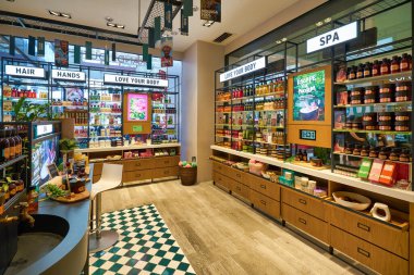 KUALA LUMPUR, MALAYSIA - CIRCA JANUARY, 2020: Kuala Lumpur 'daki Vücut Dükkanı' nın iç çekimi