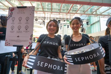KUALA LUMPUR, MALAYSIA - 18 Ocak 2020: Kuala Lumpur 'daki Fahrenheit 88 alışveriş merkezinin Sephora büyük açılış günü büyükelçileri.