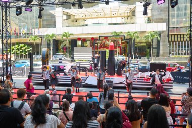 KUALA LUMPUR, MALAYSIA - 18 Ocak 2020: Kuala Lumpur 'daki Fahrenheit 88 alışveriş merkezinin açılış gününde atmosfer.