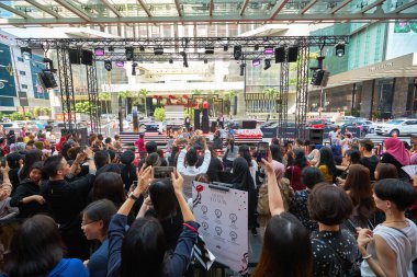 KUALA LUMPUR, MALAYSIA - 18 Ocak 2020: Kuala Lumpur 'daki Fahrenheit 88 alışveriş merkezinin açılış gününde atmosfer.