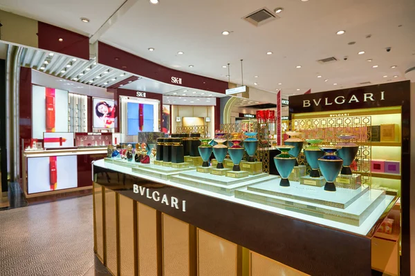 KUALA LUMPUR, MALAYSIA - CIRCA JANUARY, 2020: fragrances on display at Pavilion Kuala Lumpur shopping centre. — Stock Image Kuala Lumpur Malaysia Circa January 2020 Fragrances Display Pavilion Kuala Stock Photo