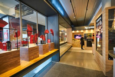 KUALA LUMPUR, MALAYSIA - CIRCA JANUARY, 2020: Pavilion Kuala Lumpur alışveriş merkezindeki Nespresso dükkanının iç çekimi.