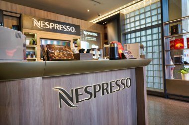KUALA LUMPUR, MALAYSIA - CIRCA JANUARY, 2020: Pavilion Kuala Lumpur alışveriş merkezindeki Nespresso dükkanının iç çekimi.
