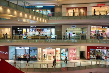 KUALA LUMPUR, MALAYSIA - CIRCA JANUARY, 2020: Kuala Lumpur 'daki Nu Sentral alışveriş merkezinin iç çekimi.