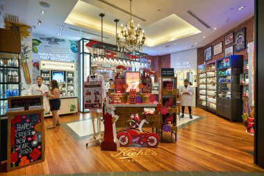KUALA LUMPUR, MALAYSIA - CIRCA JANUARY, 2020: Kuala Lumpur 'daki Nu Sentral alışveriş merkezinde Kiehl' in dükkanının iç çekimi.