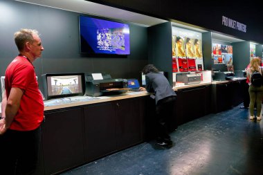 COLOGNE, GERMANY - CIRCA EPTEMBER, 2018: Photokina Sergisi 'ndeki kanon standında mürekkep püskürtme yazıcıları sergileniyor.