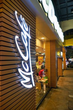 SHENZHEN, ÇİN - CRCA KOVEMBER, 2019: McKafe tabelası Shenzhen 'deki McDonald' s 'da görüldü.