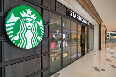 SHENZHEN, ÇİN - CIRCA Kasım 2019: Shenzhen 'deki Starbucks Kahvesine Giriş.
